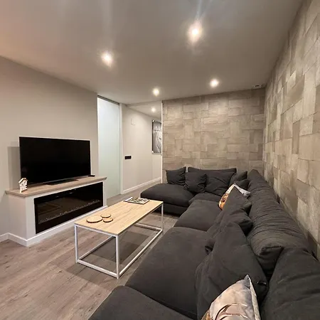 Aneto - Confort Moderno En El Corazon De 贝纳斯克