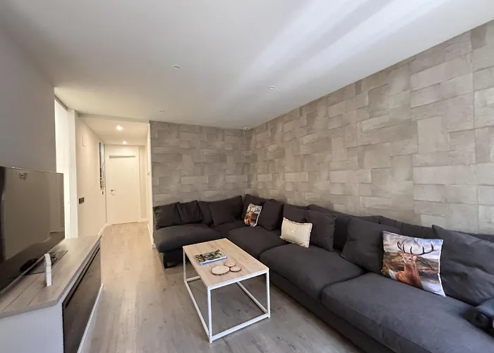 Aneto - Confort Moderno En El Corazón De Apartamento